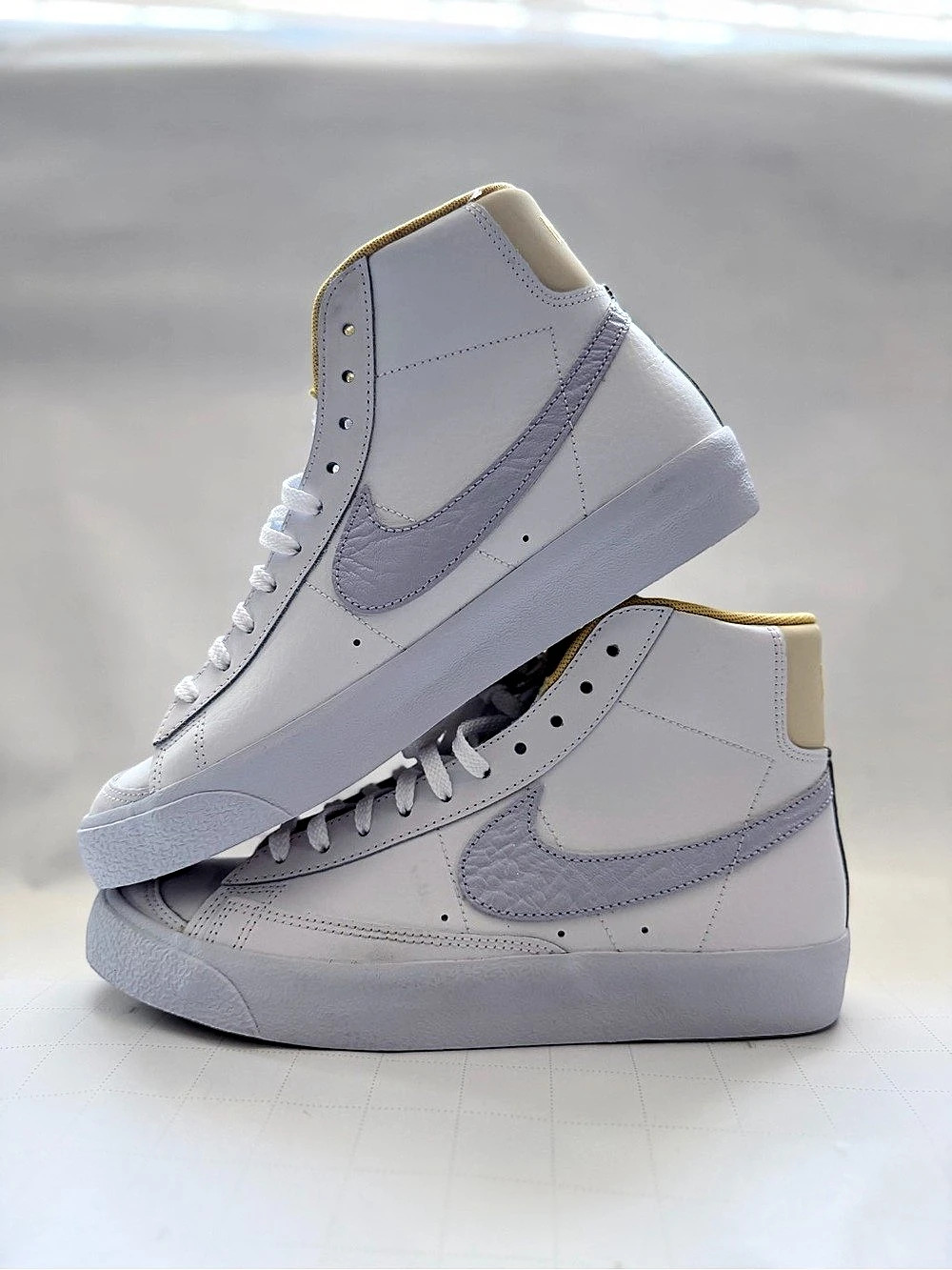 Nike Blazer Mid-Top Sneakers in White Like New